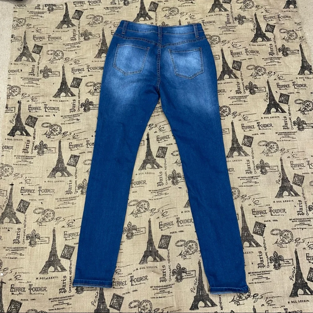 Between Us NWT! Denim High Rise Distressed Floral Embroidered Skinny Jean - Picture 7 of 13